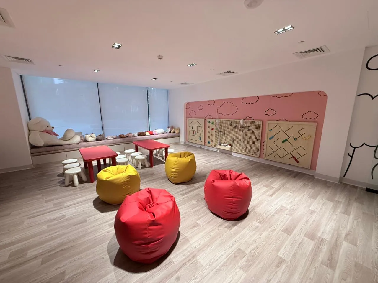 اجاره سالانه واحد نوساز ۲ خوابه مبله در بیزنس بی